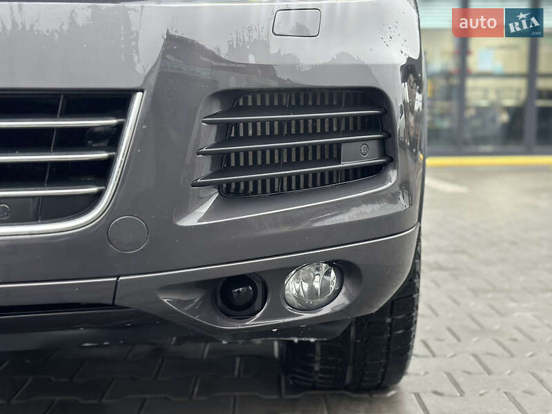 Внедорожник / Кроссовер Volkswagen Touareg 2011 в Владимире