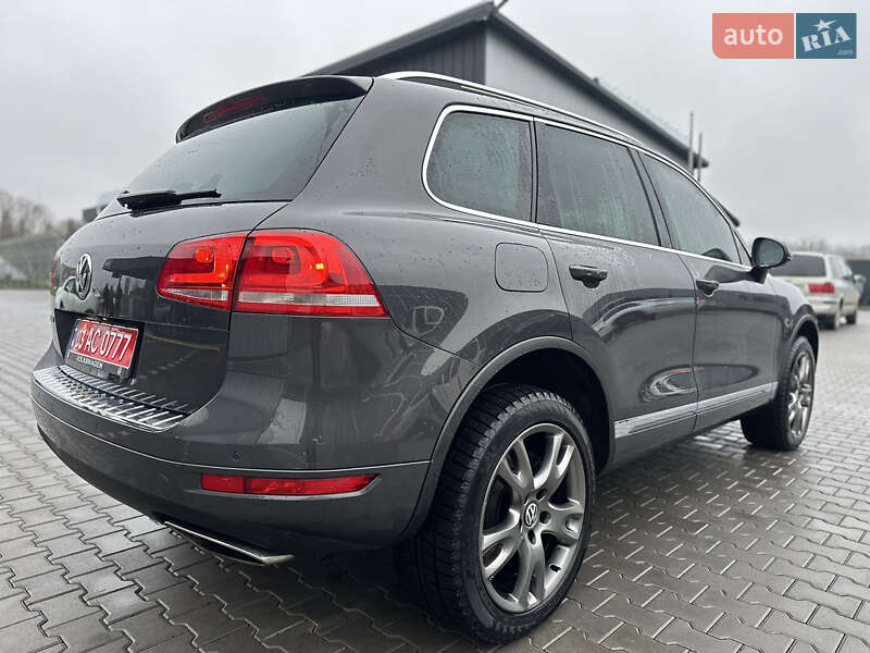 Внедорожник / Кроссовер Volkswagen Touareg 2011 в Владимире