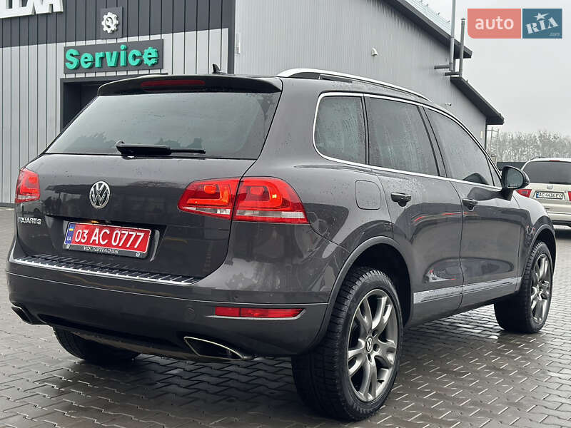 Внедорожник / Кроссовер Volkswagen Touareg 2011 в Владимире