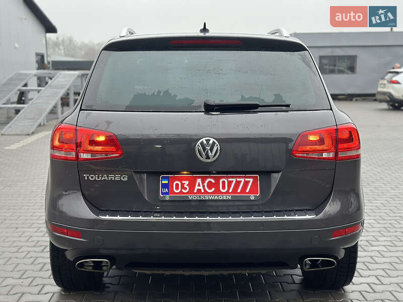 Внедорожник / Кроссовер Volkswagen Touareg 2011 в Владимире
