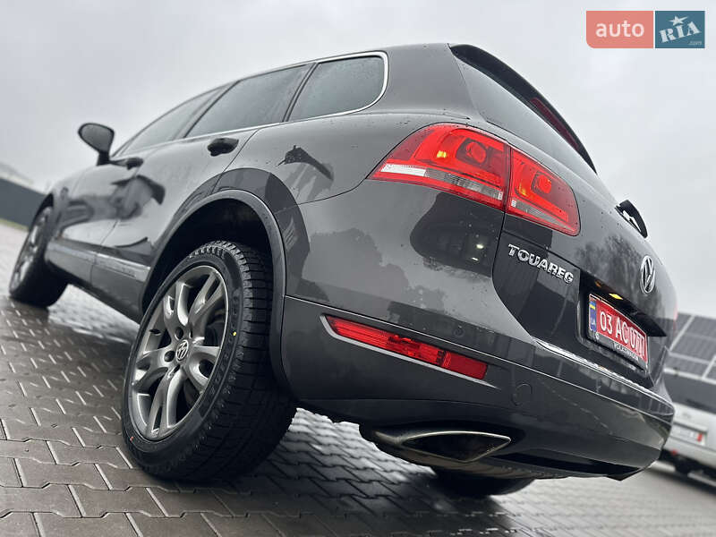 Внедорожник / Кроссовер Volkswagen Touareg 2011 в Владимире