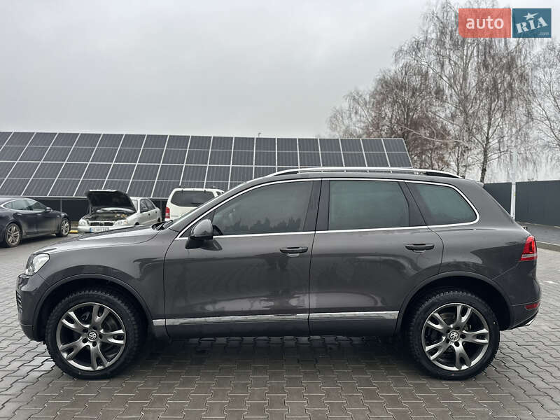 Внедорожник / Кроссовер Volkswagen Touareg 2011 в Владимире