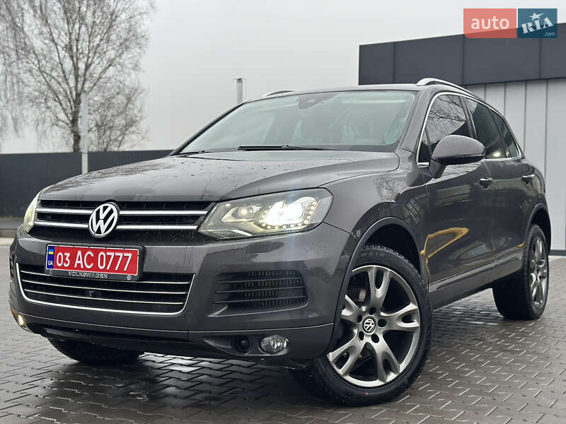 Внедорожник / Кроссовер Volkswagen Touareg 2011 в Владимире