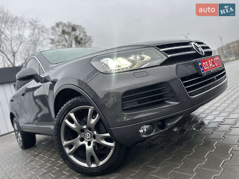 Внедорожник / Кроссовер Volkswagen Touareg 2011 в Владимире