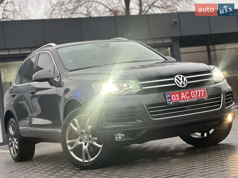 Внедорожник / Кроссовер Volkswagen Touareg 2011 в Владимире