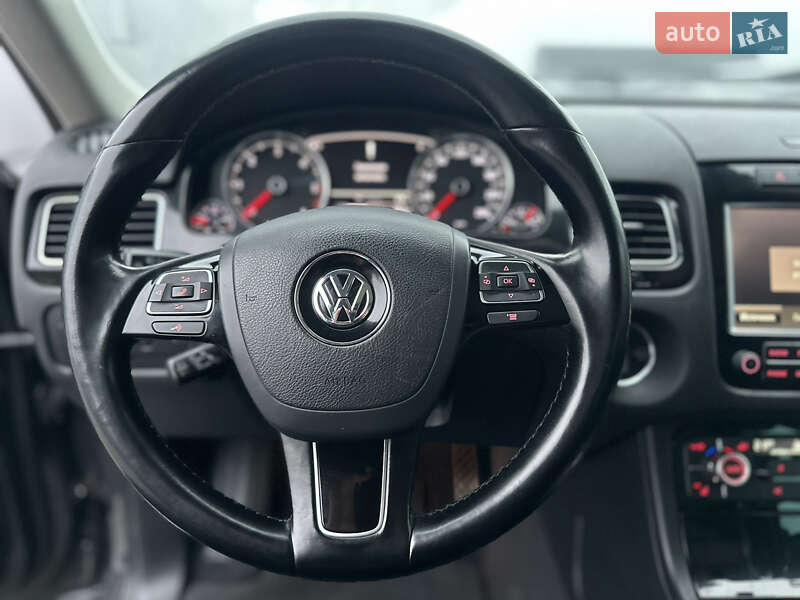 Внедорожник / Кроссовер Volkswagen Touareg 2011 в Владимире