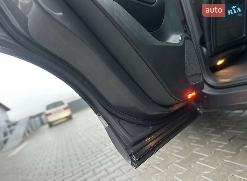 Внедорожник / Кроссовер Volkswagen Touareg 2011 в Владимире