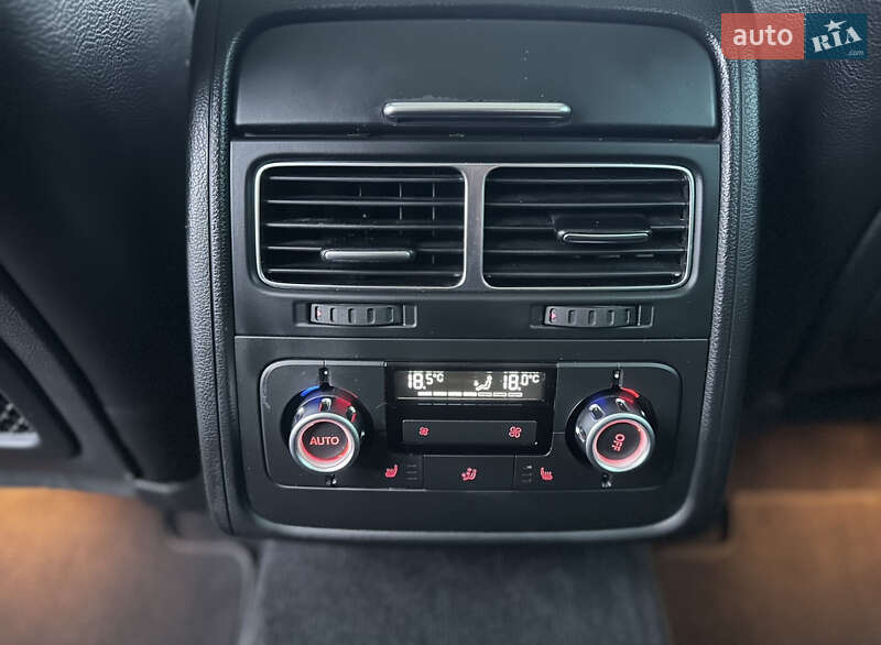 Внедорожник / Кроссовер Volkswagen Touareg 2011 в Владимире