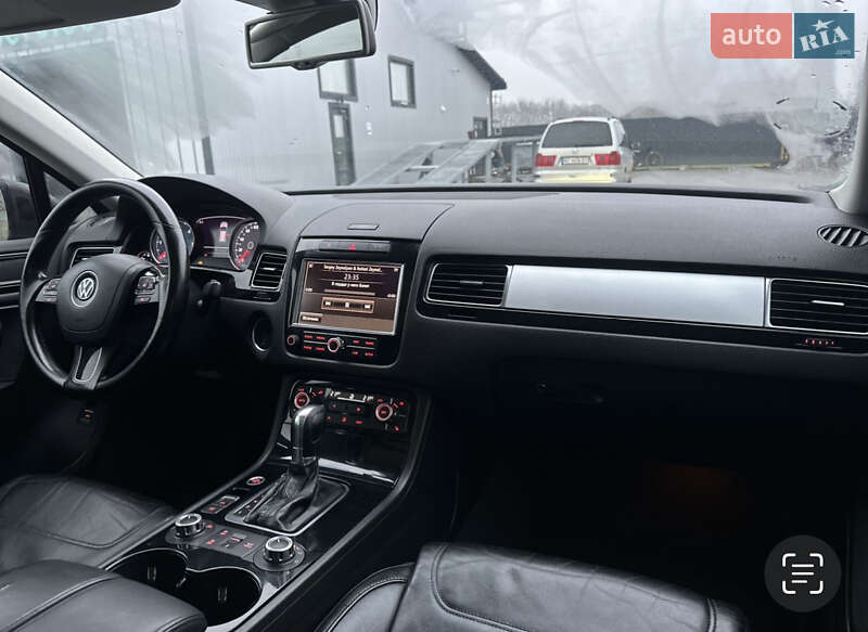 Внедорожник / Кроссовер Volkswagen Touareg 2011 в Владимире