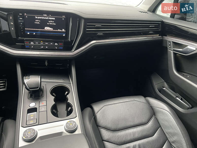 Позашляховик / Кросовер Volkswagen Touareg 2021 в Харкові