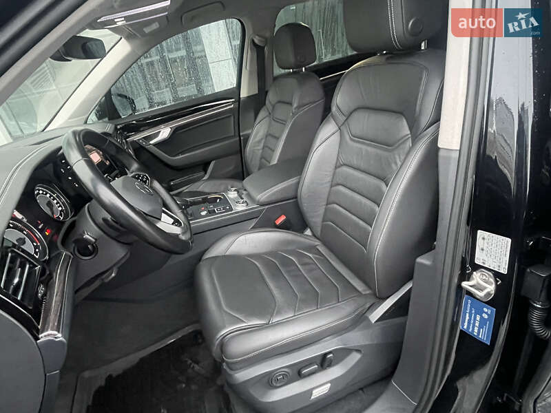 Позашляховик / Кросовер Volkswagen Touareg 2021 в Харкові