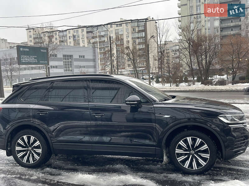 Позашляховик / Кросовер Volkswagen Touareg 2021 в Харкові