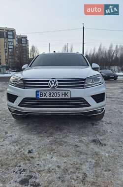 Позашляховик / Кросовер Volkswagen Touareg 2015 в Хмельницькому