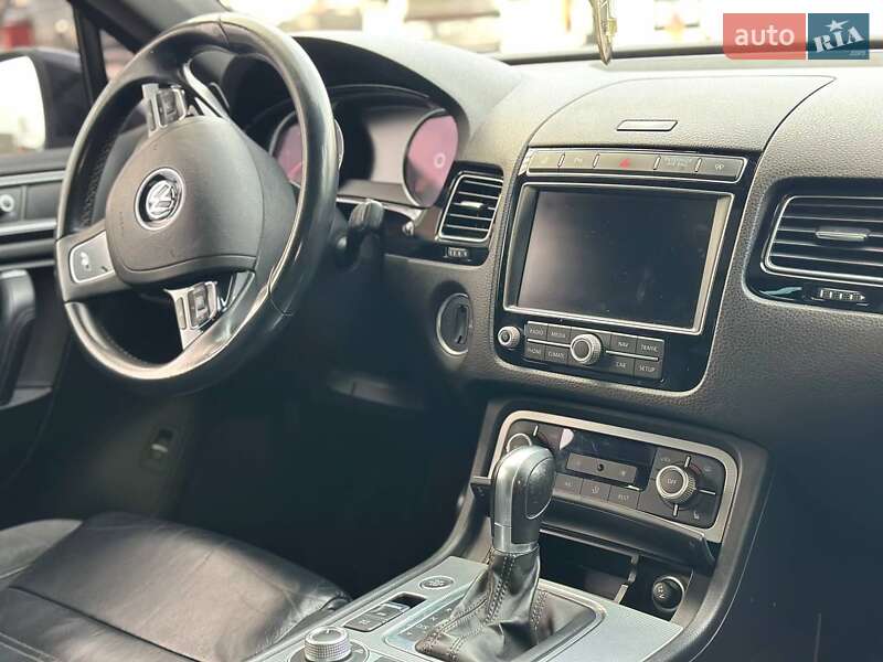 Внедорожник / Кроссовер Volkswagen Touareg 2015 в Первомайске