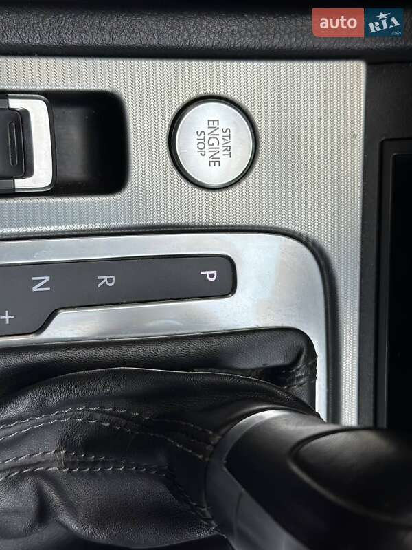 Внедорожник / Кроссовер Volkswagen Touareg 2015 в Первомайске