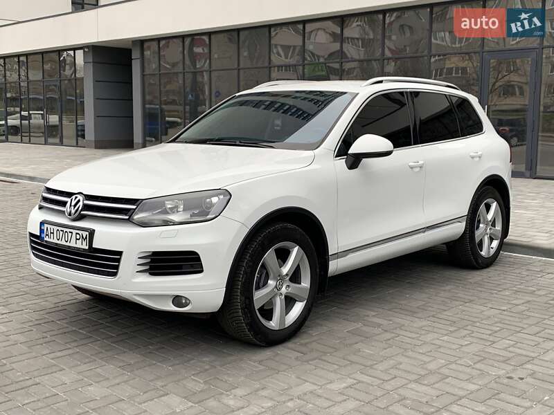 Внедорожник / Кроссовер Volkswagen Touareg 2012 в Днепре