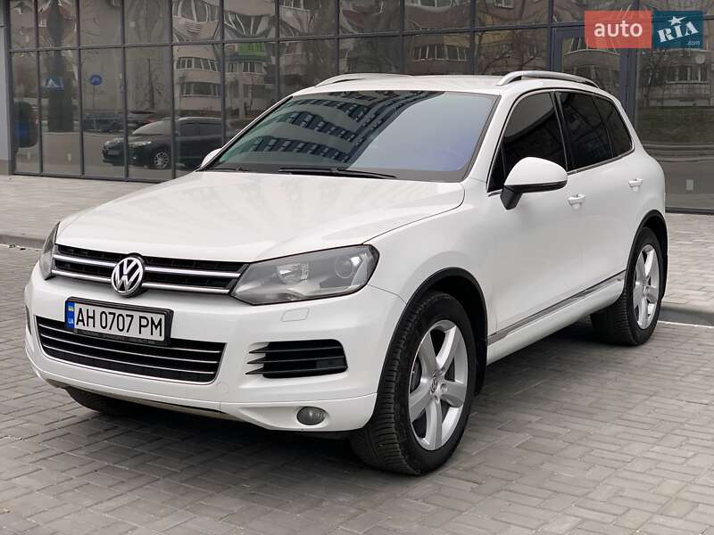 Внедорожник / Кроссовер Volkswagen Touareg 2012 в Днепре