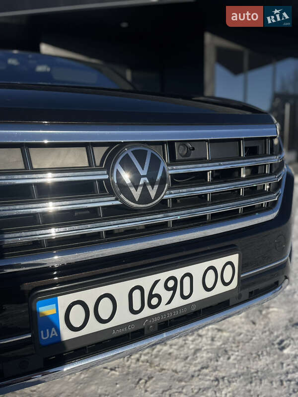 Позашляховик / Кросовер Volkswagen Touareg 2020 в Львові