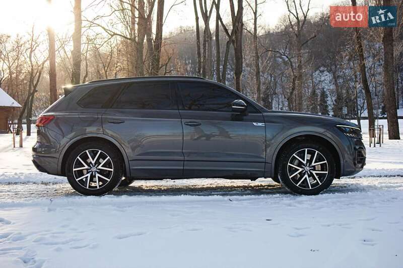 Внедорожник / Кроссовер Volkswagen Touareg 2019 в Киеве