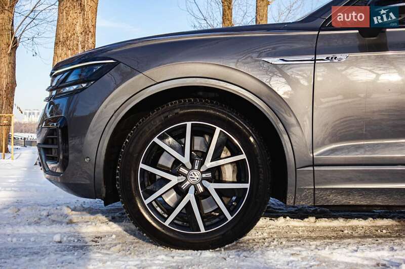Внедорожник / Кроссовер Volkswagen Touareg 2019 в Киеве
