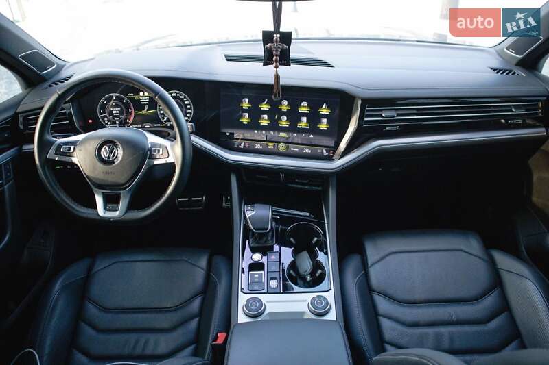 Внедорожник / Кроссовер Volkswagen Touareg 2019 в Киеве