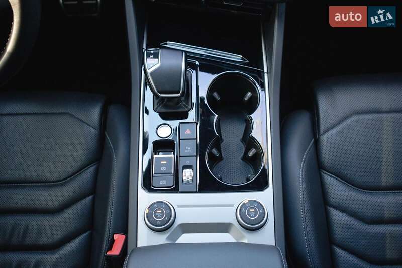 Внедорожник / Кроссовер Volkswagen Touareg 2019 в Киеве