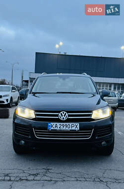 Внедорожник / Кроссовер Volkswagen Touareg 2012 в Киеве