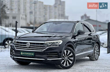 Внедорожник / Кроссовер Volkswagen Touareg 2019 в Киеве