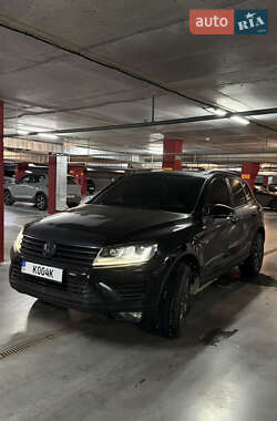 Внедорожник / Кроссовер Volkswagen Touareg 2016 в Днепре