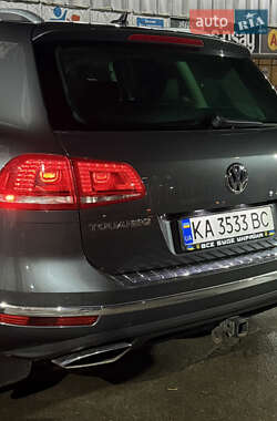Внедорожник / Кроссовер Volkswagen Touareg 2015 в Киеве