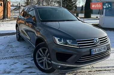 Внедорожник / Кроссовер Volkswagen Touareg 2015 в Александрие