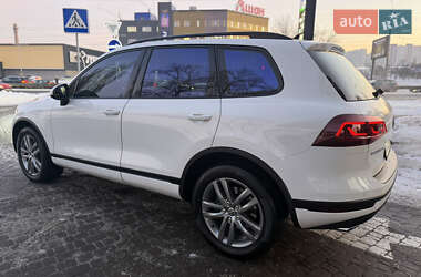 Внедорожник / Кроссовер Volkswagen Touareg 2017 в Киеве