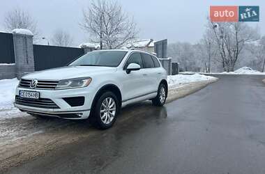 Внедорожник / Кроссовер Volkswagen Touareg 2015 в Черновцах