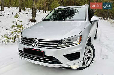 Внедорожник / Кроссовер Volkswagen Touareg 2014 в Киеве