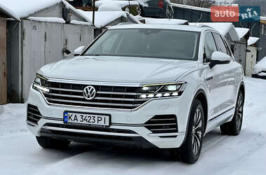Позашляховик / Кросовер Volkswagen Touareg 2018 в Києві