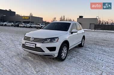 Внедорожник / Кроссовер Volkswagen Touareg 2015 в Киеве