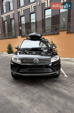 Внедорожник / Кроссовер Volkswagen Touareg 2015 в Одессе