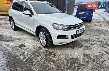Внедорожник / Кроссовер Volkswagen Touareg 2012 в Сарнах
