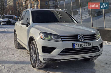 Внедорожник / Кроссовер Volkswagen Touareg 2015 в Киеве