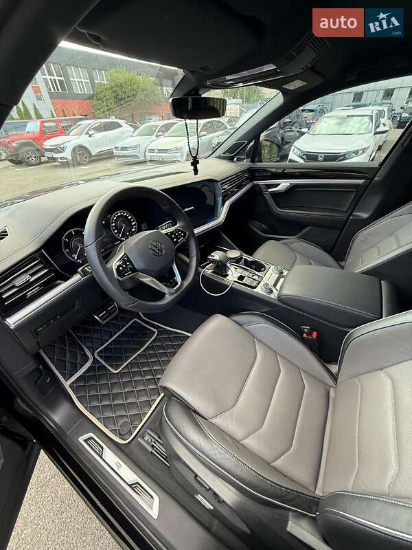 Внедорожник / Кроссовер Volkswagen Touareg 2023 в Киеве