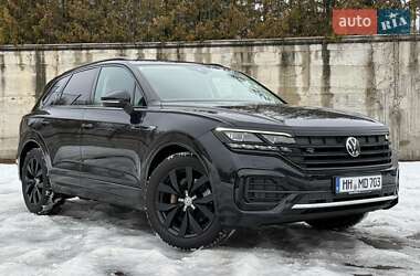 Позашляховик / Кросовер Volkswagen Touareg 2021 в Рівному