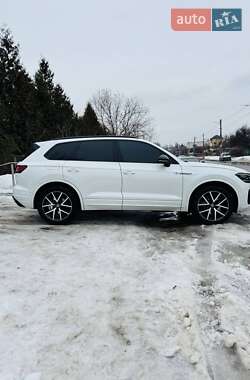 Внедорожник / Кроссовер Volkswagen Touareg 2021 в Киеве