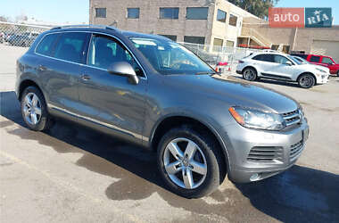 Позашляховик / Кросовер Volkswagen Touareg 2014 в Рівному