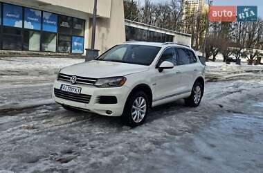 Внедорожник / Кроссовер Volkswagen Touareg 2011 в Киеве