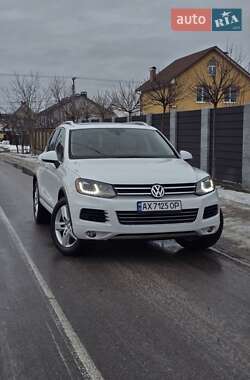 Внедорожник / Кроссовер Volkswagen Touareg 2014 в Киеве