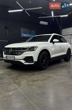 Внедорожник / Кроссовер Volkswagen Touareg 2019 в Одессе