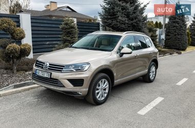 Внедорожник / Кроссовер Volkswagen Touareg 2016 в Днепре