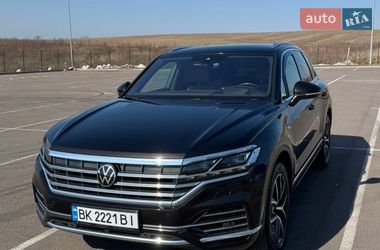 Позашляховик / Кросовер Volkswagen Touareg 2022 в Рівному