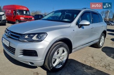 Внедорожник / Кроссовер Volkswagen Touareg 2012 в Ровно
