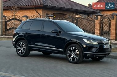 Внедорожник / Кроссовер Volkswagen Touareg 2016 в Луцке